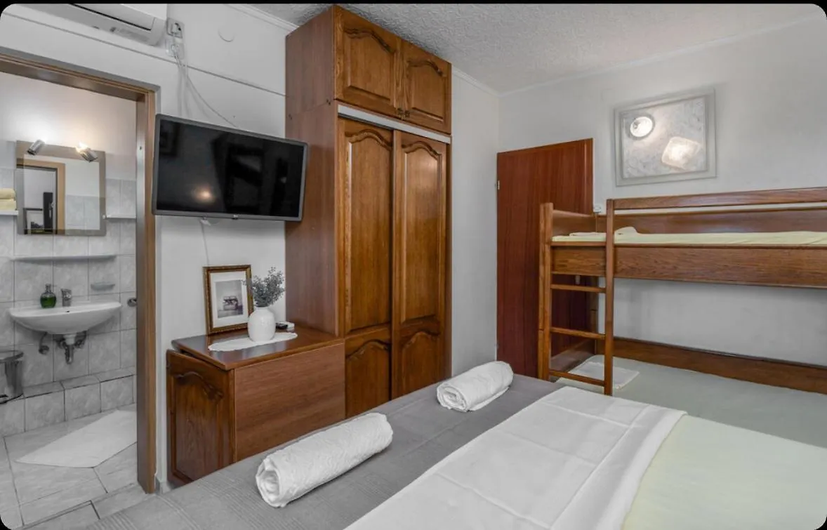 Villa Ana Selce 0*,  Croatia