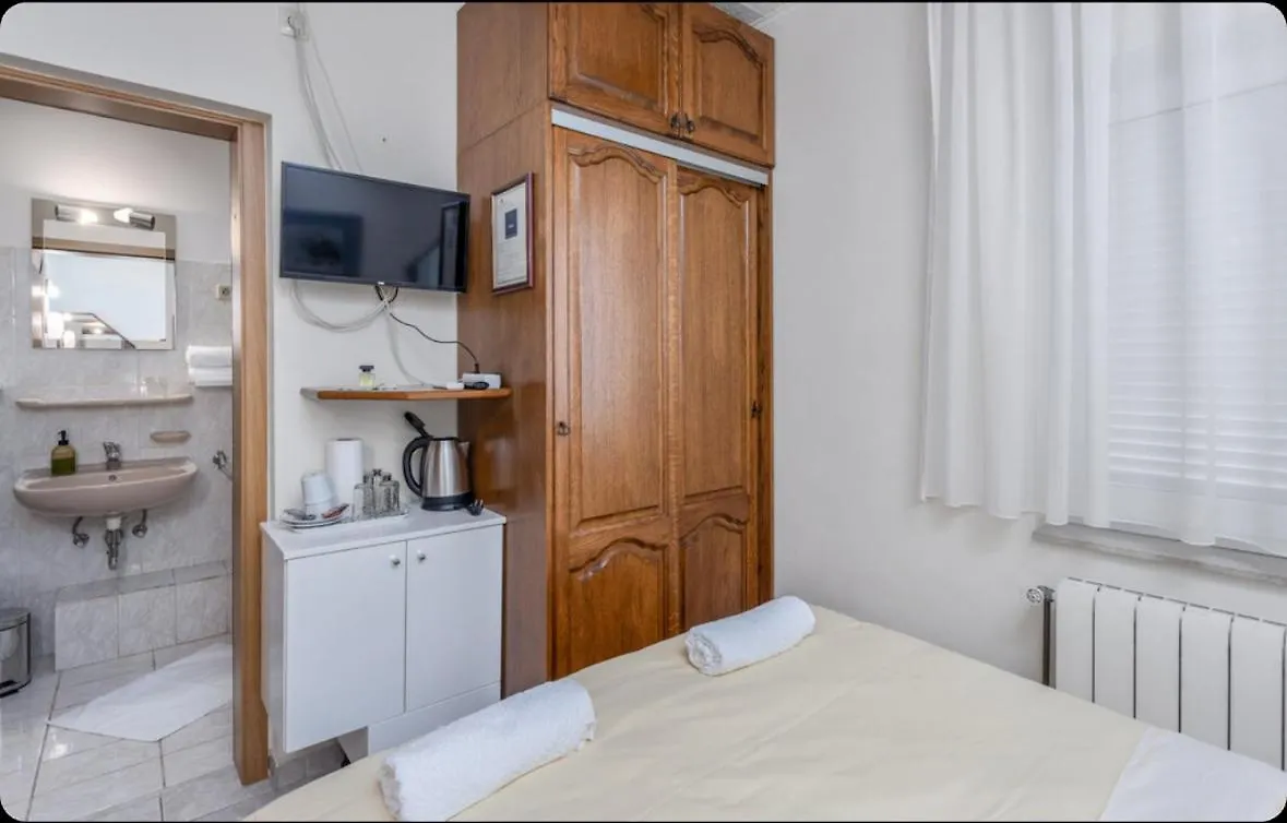Villa Ana Selce Guest house