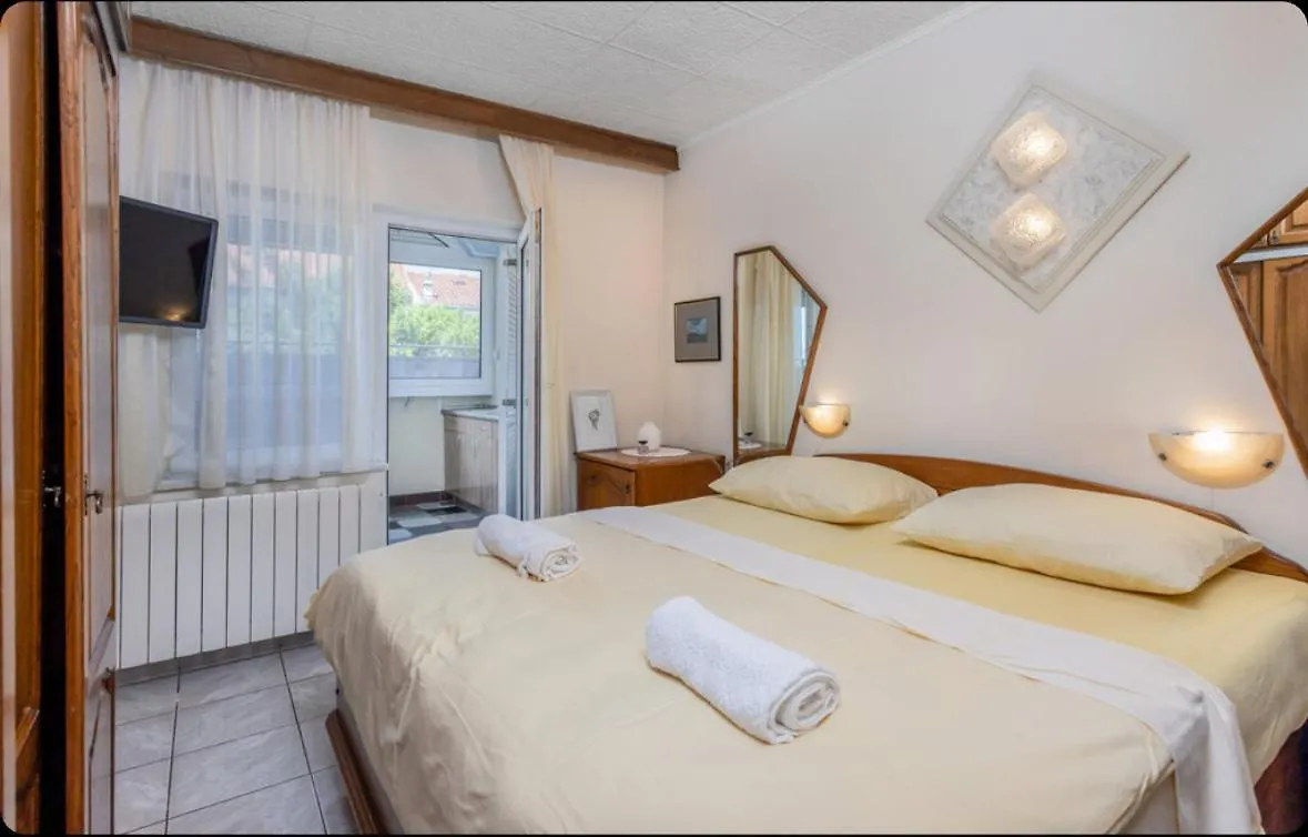 Villa Ana Selce 0*,  Croatia